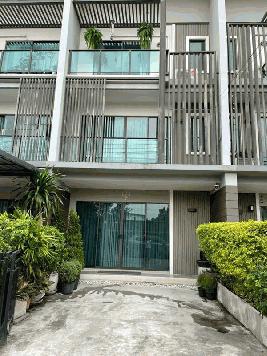 ขายทาวน์โฮม 3 ชั้น พร้อมเฟอร์นิเจอร์ โครงการของแสนสิริ จำกัด (มหาชน) ใกล้เซ็นทรัลเวสเกต